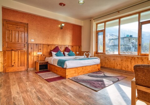 Manali Wood Cottage