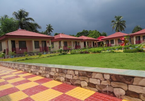 MajhDariya Village Resort
