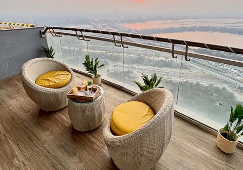 Premiumm Stay At Supernova Noida