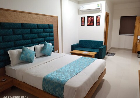 HOTEL GREEN PARK ANAND