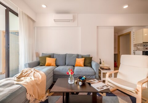 tisyastays | Quaint & Picturesque 2BHK Apartment with Infinity Pool, 5mins to beach