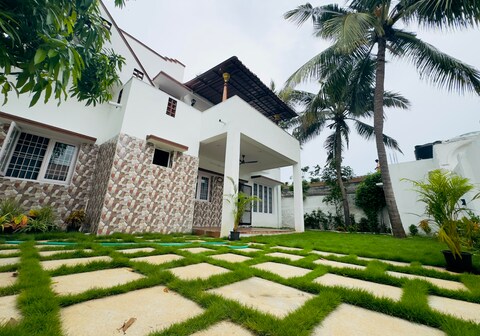 Sunny Bay ECR 3 BHK Villa