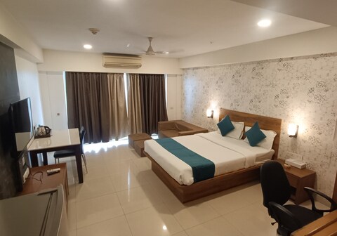 Cozy, Premium, Couple Friendly Studio Apartments