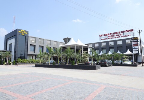 Hotel Maple Tree Inn