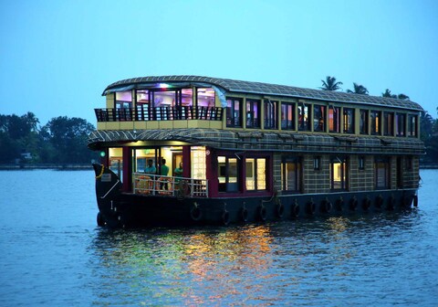 Honeymoon Houseboat