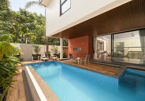 ELIVAAS Cloud 7 | 4 BHK Villa with Pvt Pool & Jacuzzi
