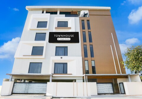 Super Townhouse ISBT Dehradun