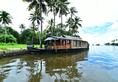 White Rose Houseboats