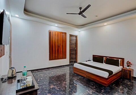 Collection O Grandeur Hotel