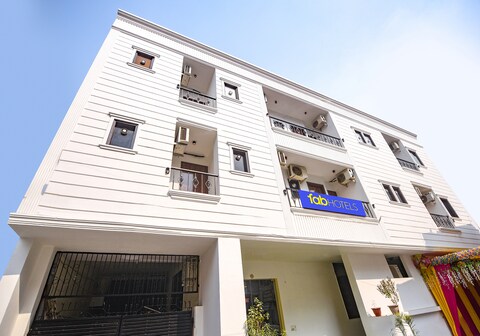 FabHotel White House Tilak Nagar