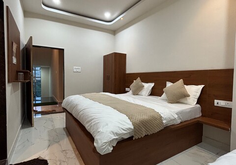 Hotel Shri Ram Gopal Seva Dham