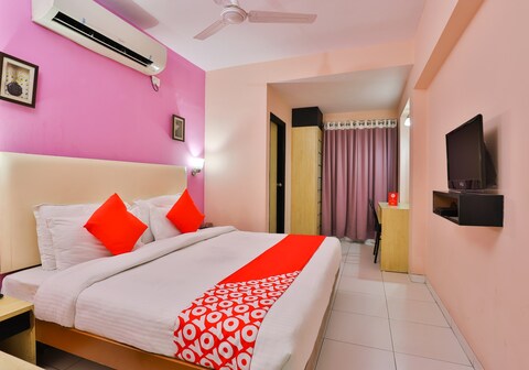 OYO 3975 Golden Star Country club