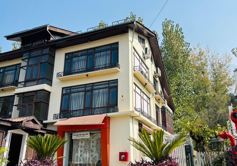 Lake Avenue by Stay Pattern - Dal Lake