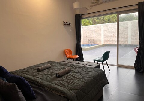 Casa Oceanus - Pool Facing Room - Ganpatipule