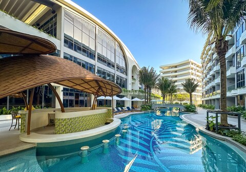 La Green Hotel and Residence