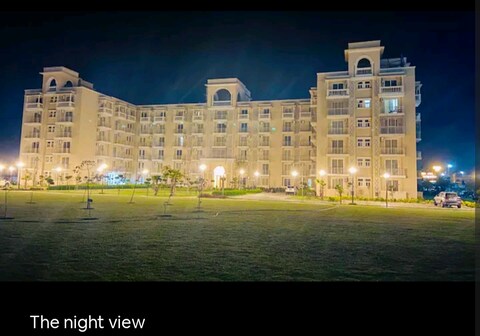 Ac Beautiful And Luxurious BankeyBihari Ji Krishna