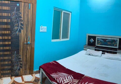 Ramashrya Homestay Peaceful Stay Near Mahakal & Railway Station