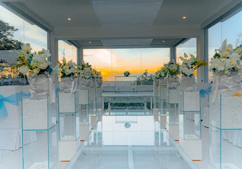 Luxotic Private Villa & Resort