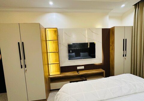 2BHK Luxury Flat (M.G)