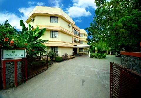 Michaels Inn