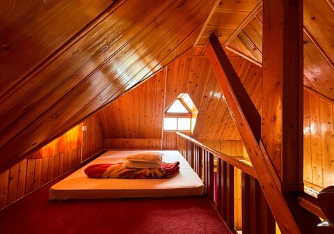 KOLAKHAM SILVERPINE RETREAT HOMESTAYPure Veg LAVA