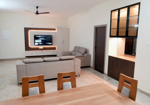 Amaira Studio living