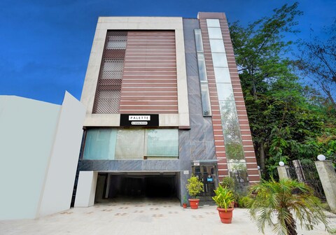 Palette by CheckIn Royal Retreat Delhi Formerly Imperial Villas