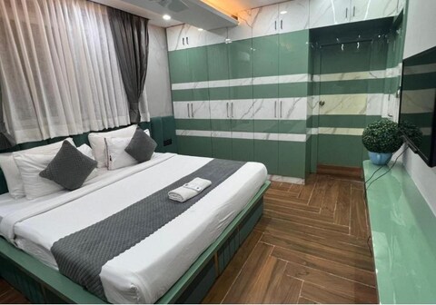 Wild wings premium hotel