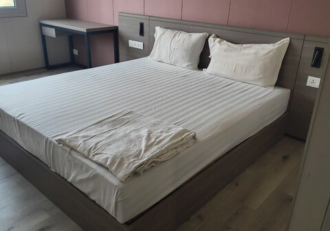 Click Hotels Lite, Chakan