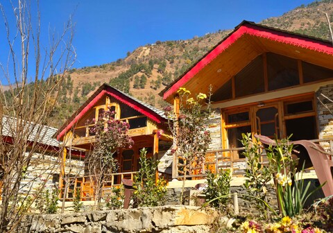 Cliff Haven Tirthan Homestay