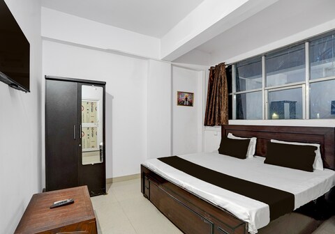 Hotel O Point Co2 Resto & Lodge