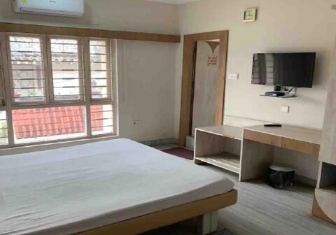Ballygunj Guest House