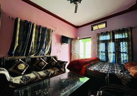 Mahabgarh Mahadev Home Stay & Restaurant