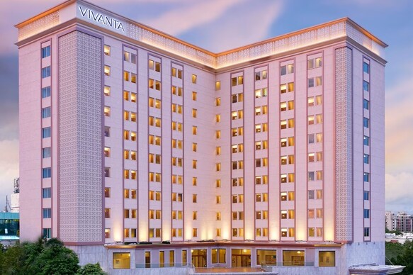 Vivanta Ahmedabad, SG Highway
