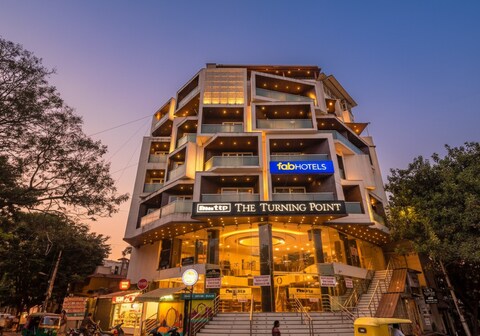 FabHotel Turning Point - Nr. Ulsoor Lake