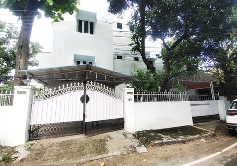 Stay Square Inn Express