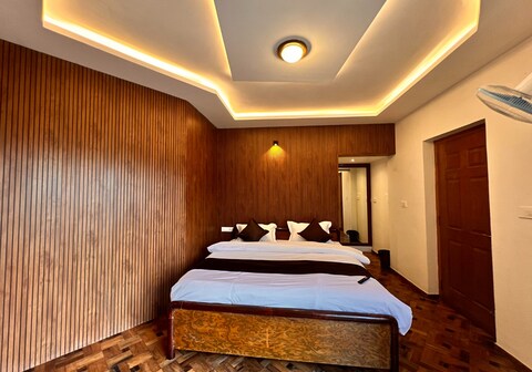 Tahr Retreat 4BHK lush retreat