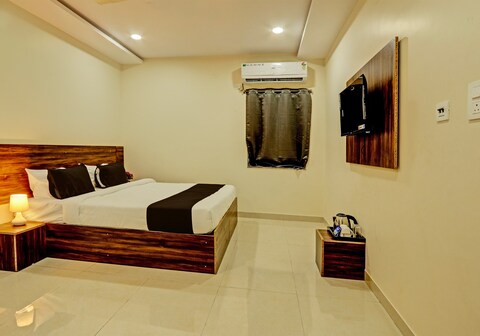 Hotel O R SQUARE HOMES