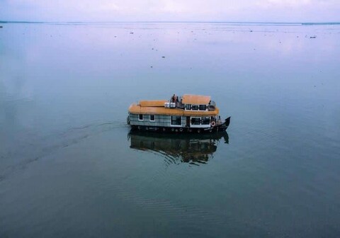 Honeymoon Suite Houseboat