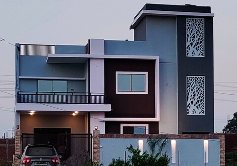 Moses Villa