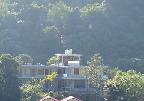 JK River View Resort