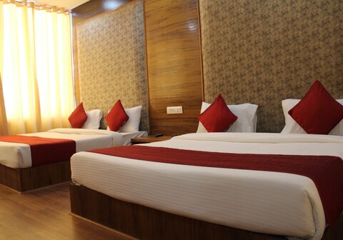 Hotel Royal plaza@ 4 min walk from CHD railway station