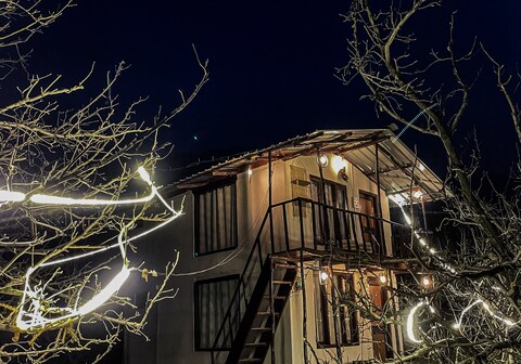 MANDAP COTTAGE & CAFE