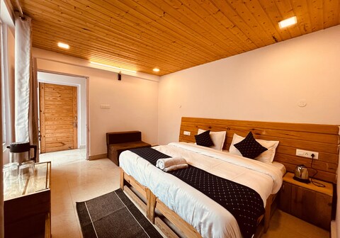 Hotel Charan Paduka