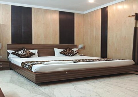 FabHotel Crown Inn