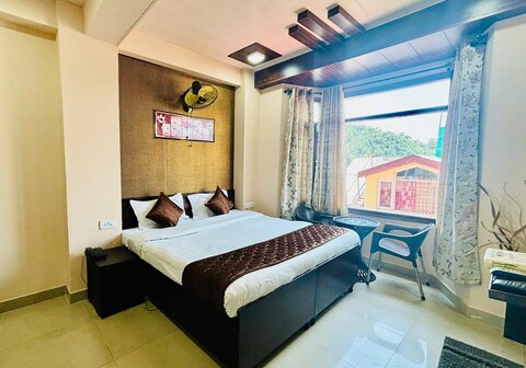 Kanlog Stay by Lazygetaways | Rooms & Wi-fi