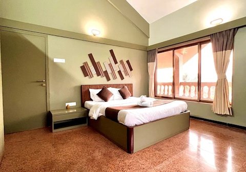 Montana Mist 3BHK with Pvt Pool by Stellar Stays