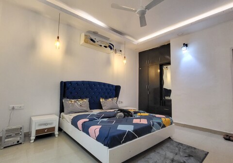 2 BHK Farmstay/Pool at Greater Noida by Vacationbuddy