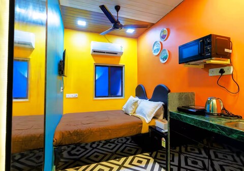 Vibrant Room in a Prime Location