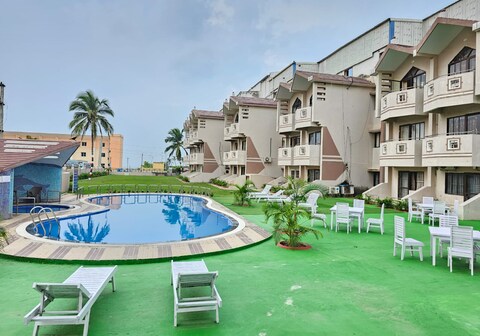 Hotel Sagar Tarang (Berries Group)